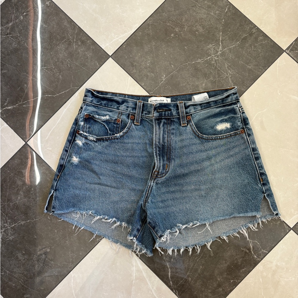 Abercrombie & Fitch Mid Rise Boyfriend Short